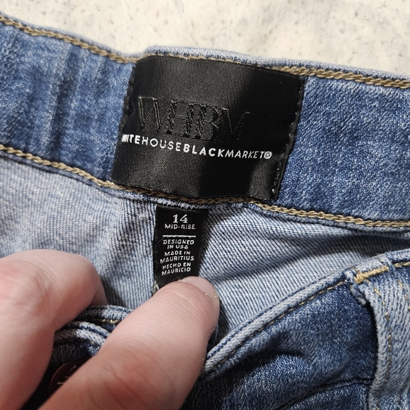 White House Black Market Mid Rise Girlfriend Jeans! - Picture 3 of 8
